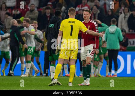 Budapest, Hongrie. 17 novembre 2025. Dénes Dibusz, de Hongrie, et Bendegúz Bolla, de Hongrie, ont été éliminés après le match du Groupe F de qualification de la Coupe du monde de la FIFA 2026 entre la Hongrie et la République d'Irlande au Puskás Aréna à Budapest, Hongrie, le 16 novembre 2025 (photo Andrew Surma/Sipa USA). Crédit : Sipa USA/Alamy Live News Banque D'Images