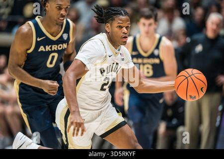 West Lafayette, Indiana, États-Unis. 16 novembre 2025. Le garde Purdue GICARRI HARRIS (24 ans) dribble la balle lors du match de basket-ball de la NCAA menÃs entre les Akron Zips et les Purdue Boilermakers, dimanche 16 novembre 2025, au Mackey Arena à West Lafayette, Ind Purdue a gagné 97-79. (Crédit image : © David Wegiel/ZUMA Press Wire) USAGE ÉDITORIAL SEULEMENT ! Non destiné à UN USAGE commercial ! Banque D'Images