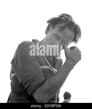 Fatigué, ou quelque chose a volé dans votre œil ? Guide de montagne 1969 [traduction automatique] Banque D'Images