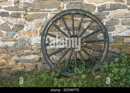 Équipement agricole rustique de grange amish en bois Banque D'Images