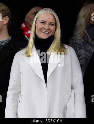 Mette-Marit, princesse héritière de Norvège assistant à un match de football en 2025 entre la Norvège et l'Estonie à Oslo Banque D'Images