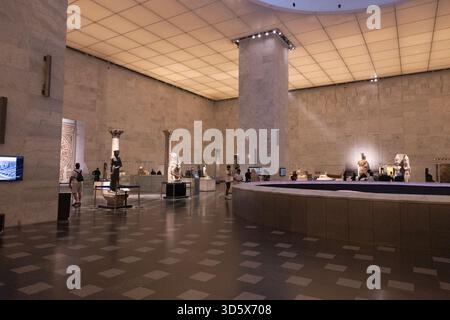 Une vue générale de la galerie principale du Musée national de la civilisation égyptienne au Caire, Egypte Banque D'Images