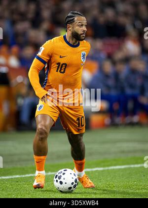AMSTERDAM - Memphis Depay des pays-Bas lors du match de qualification pour la Coupe du monde entre les pays-Bas et la Lituanie à la Johan Cruijff Arena le 17 novembre 2025, à Amsterdam, pays-Bas. ANP KOEN VAN WEEL Banque D'Images