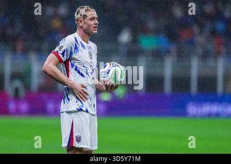 Milan, Italie. 16 novembre 2025. Julian Ryerson (14 ans), norvégien, vu en action lors du match de qualification de la Coupe du monde de la FIFA 2026 entre l'Italie et la Norvège au stade San Siro de Milan. Banque D'Images