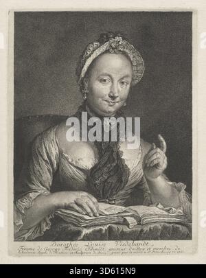 Une gravure de 1761 de Georg Friedrich Schmidt représentant Dorothée Louise Viedebandt, la femme de l'artiste, assise et portant une tenue détaillée du XVIIIe siècle, avec des traits du visage et des accessoires rendus dans de fines lignes de gravure. Banque D'Images