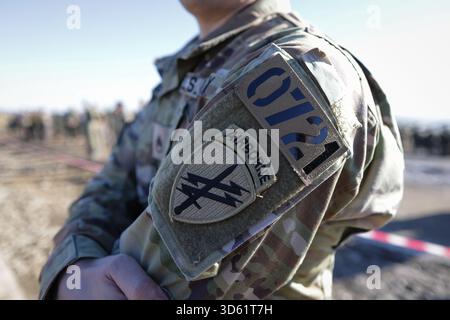 Cincu, Roumanie - 13 novembre 2025 : Détails avec un patch de l'armée américaine lors de l'exercice multinational Dacian Fall 2025. Banque D'Images