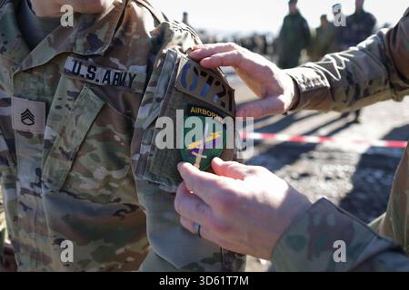 Cincu, Roumanie - 13 novembre 2025 : Détails avec un patch de l'armée américaine lors de l'exercice multinational Dacian Fall 2025. Banque D'Images