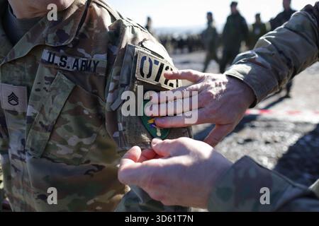 Cincu, Roumanie - 13 novembre 2025 : Détails avec un patch de l'armée américaine lors de l'exercice multinational Dacian Fall 2025. Banque D'Images