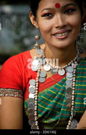 Différentes communautés indigènes du Bangladesh célèbrent la Journée internationale des indigènes du monde. Banque D'Images