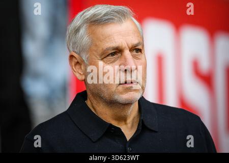 Bruno GENESIO de Lille lors du championnat de France de Ligue 1 match de football entre le LOSC Lille et l'Olympique Lyonnais le 28 septembre 2025 au stade Pierre Mauroy de Villeneuve-d'Ascq près de Lille - photo Matthieu Mirville / DPPI Banque D'Images