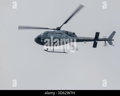 Illustration - hélicoptère de l'armée de l'air française vu le 11 novembre 2025 à Paris, France. Photo Mario Fourmy/ABACAPRESS.COM Banque D'Images