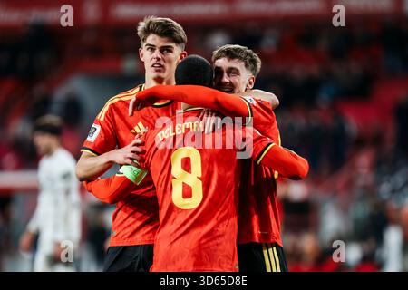 Charles de Ketelaere (Belgique, 17) Youri Tielemans (Belgique, 8) et Alexis Saelemaekers (Belgique, 22) célèbrent le 5 :0 par Alexis Saelemaekers (Belgique, 22) qualifications UEFA pour la Coupe du monde : Belgique - Liechtenstein ; Liège, stade Maurice Dufrasne, Banque D'Images