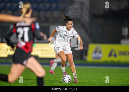 CÔME, ITALIE - 15 NOVEMBRE : Nadine Nischler du FC Côme en action lors du match de Serie A Women opposant le FC Côme et l'AC Milan au Stadio Ferruccio le 15 novembre 2025 à Côme, Italie. Banque D'Images