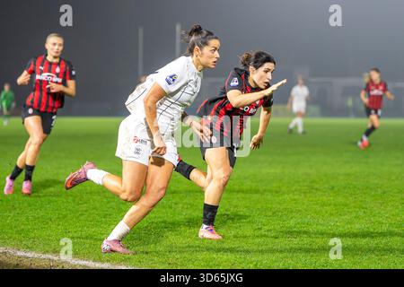 CÔME, ITALIE - 15 NOVEMBRE : Marta Mascarello de l'AC Milan R) contre Nadine Nischler du FC Como l) lors du match de Serie A féminin opposant le FC Como et l'AC Milan au Stadio Ferruccio le 15 novembre 2025 à Côme, Italie. Banque D'Images