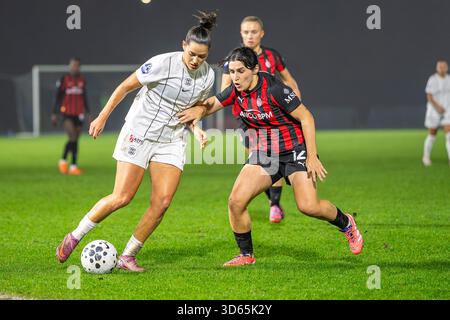 CÔME, ITALIE - 15 NOVEMBRE : Marta Mascarello de l'AC Milan R) contre Nadine Nischler du FC Como Women l) lors du match de Serie A Women entre le FC Como et l'AC Milan au Stadio Ferruccio le 15 novembre 2025 à Côme, Italie. Banque D'Images