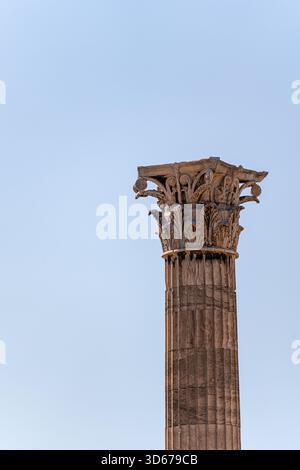 Ruines du temple de Zeus Olympien dans le centre-ville d'Athènes Banque D'Images
