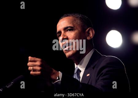 AUSTIN, TEXAS, États-Unis - 10 avril 2014 - le président américain Barack Obama, 44e président des États-Unis d'Amérique, s'adresse à l'auditoire au Sommet des droits civiques à la bibliothèque présidentielle de la LBJ à Austin, Texas, États-Unis - photo : Geopix/David Hume Kennerly Banque D'Images
