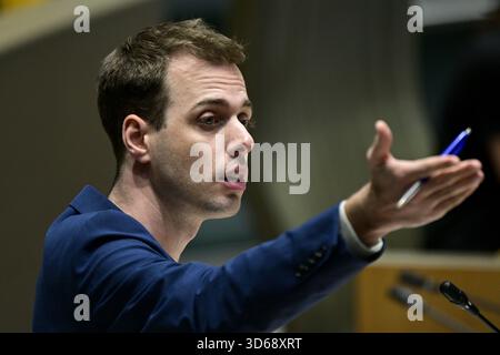 Bruxelles, Belgique. 19 novembre 2025. Jos D'Haese du PVDA photographié lors d'une session plénière du Parlement flamand à Bruxelles, mercredi 19 novembre 2025. BELGA PHOTO DIRK WAEM crédit : Belga News Agency/Alamy Live News Banque D'Images