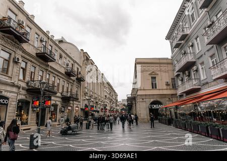 Une photo a été prise lors de la visite du Central Park. Bakou, Azerbaïdjan. 21.09.2025. Banque D'Images