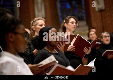 Bruxelles, Belgique. 19 novembre 2025. Visite royale à la chanson de l'Evensong dans la pro-cathédrale de la Sainte Trinité à Bruxelles à l'occasion de la reconnaissance du culte anglican en Belgique, le mercredi 19 novembre 2025. BELGA PHOTO DIRK WAEM crédit : Belga News Agency/Alamy Live News Banque D'Images
