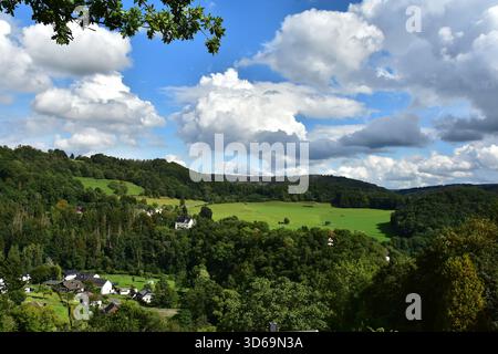 Le paysage autour de Dedenborn dans le nord de l'Eifel, Allemagne Banque D'Images