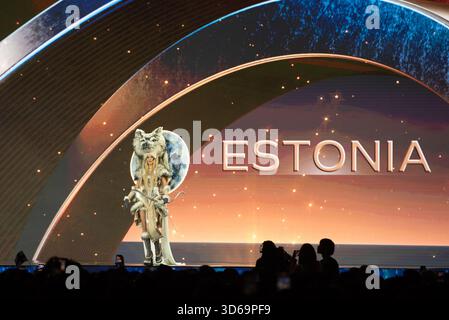 Bangkok, Thaïlande. 19 novembre 2025. Brigitta Schaback d'ESTONIE, en compétition nationale de costumes lors de la 74e compétition Miss Univers 2025, à IMPACT Exhibition and Convention Center, le 19 novembre 2025 à Bangkok, Thaïlande. (Photo de Teera Noisakran/Sipa USA) crédit : Sipa USA/Alamy Live News Banque D'Images