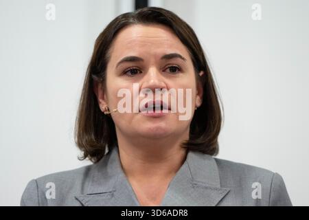 Londres, Angleterre, Royaume-Uni. 19 novembre 2025. Le leader de l'opposition, SVIATLANA TSIKHANOUSKAYA, s'exprime lors d'une discussion sur "l'avenir de la Biélorussie dans une Europe pacifique" à la délégation de l'UE au Royaume-Uni à Londres, le 19 novembre 2025. (Crédit image : © Thomas Krych/ZUMA Press Wire) USAGE ÉDITORIAL SEULEMENT ! Non destiné à UN USAGE commercial ! Banque D'Images
