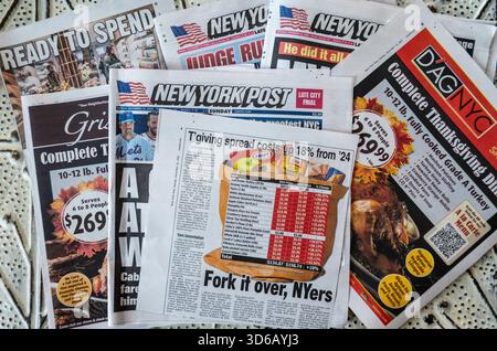 Couverture par le New York Post de la flambée du coût de la nourriture pour les repas de Thanksgiving, 2025, New York City, États-Unis Banque D'Images