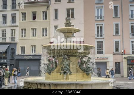 Fontaine Lavalette, place Grenette, Grenoble, France Banque D'Images