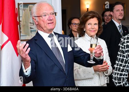 Ottawa, Canada. 19 novembre 2025. OTTAWA, CANADA 20251119King Carl Gustaf et Queen Silviaat une réception à la résidence suédoise alors que la visite d’État se poursuivait le mercredi 19 novembre 2025. Photo : Jonas Ekströmer/TT/Code 10030 ce texte est traduit automatiquement crédit : TT News Agency/Alamy Live News Banque D'Images