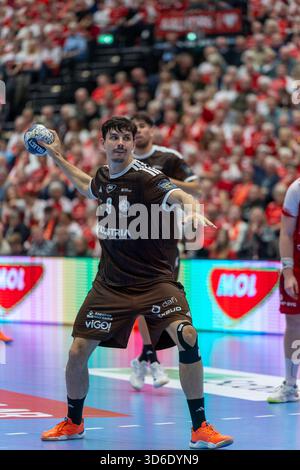 Aalborg, Danemark. 19 novembre 2025. Szymon sicko (9) d'Industria Kielce vu lors du match de la Ligue des Champions EHF entre Aalborg Handball et Industria Kielce au Sparekassen Danmark Arena à Aalborg. Crédit : Gonzales photo/Alamy Live News Banque D'Images