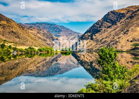 Réservoir de Hells Canyon, sur Snake River, vue depuis Hells Canyon Road (NF-454), au nord de Copperfield, Idaho, États-Unis Banque D'Images