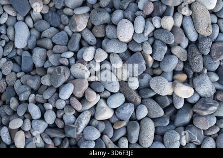 Un tas de rochers ronds d'une plage. Banque D'Images