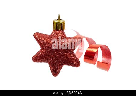 étoile de noël rouge avec ruban rouge isolé sur blanc Banque D'Images