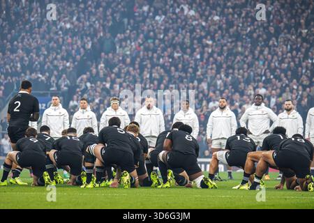 Londres, Royaume-Uni, 15 novembre 2025 le capitaine anglais Maro Itoje et son équipe regardent la Nouvelle-Zélande exécuter le haka dans la Quilter Autumn Series, Allianz Sta Banque D'Images