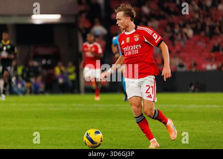 Lisbonne, Portugal - octobre 29 : Andreas Schjelderup de SL Benfica court avec le ballon lors du match Taça Da Liga 2025/26 entre SL Benfica et CD Tondela à Estádio da Luz le 29 octobre 2025 à Lisbonne, Portugal. (Photo de Luis Loureiro/Eurasia Sport images) Banque D'Images