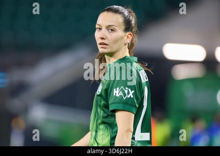 Wolfsburg, Allemagne 19 novembre 2025 : Ligue des Champions - femmes - 2025 / 2026 - Wolfsburg v. Manchester United dans la photo : Joelle Wedemeyer (VfL) Banque D'Images
