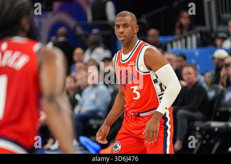 Orlando, Floride, États-Unis, 20 novembre 2025, les Clippers de Los Angeles gardent Chris Paul #3 au Kia Center. (Crédit photo : Marty Jean-Louis/Alamy Live News Banque D'Images
