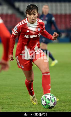 Paris, France. 20 novembre 2025. Momoko Tanikawa du Bayern Munich lors de la phase MD4 de la Ligue des champions féminine de l'UEFA entre le Paris Saint-Germain (PSG) et le FC Bayern Munich le 20 novembre 2025 au stade du Parc des Princes à Paris, France - photo Jean Catuffe/DPPI crédit : DPPI Media/Alamy Live News Banque D'Images