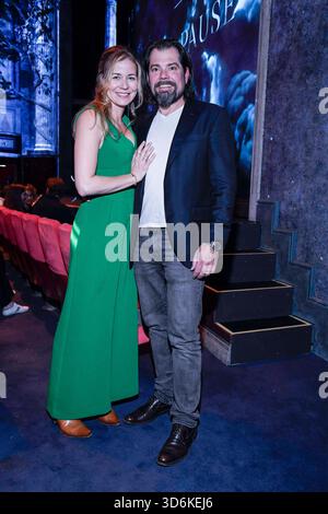 abb- Daniel Fehlow und Jessica Ginkel Paar Schauspieler zu Gast BEI der WELTPREMIERE von ALIZE vom Cirque du Soleil im Theater am Potsdamer Platz AM 20.11.2025 à Berlin Deutschland *** abb Daniel Fehlow et Jessica Ginkel couple d'acteurs à la PREMIÈRE MONDIALE d'ALIZE du Cirque du Soleil au Theater am Potsdamer Platz le 20 11 2025 à Berlin Allemagne Banque D'Images