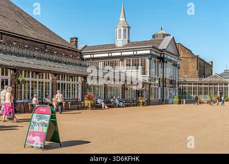 Pavilion Gardens à Buxton, un lieu historique situé au coeur de Buxton, Derbyshire, Angleterre Banque D'Images