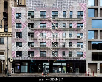 Façade carrelée du bâtiment sur 14th Street, New York City, NY, USA Banque D'Images