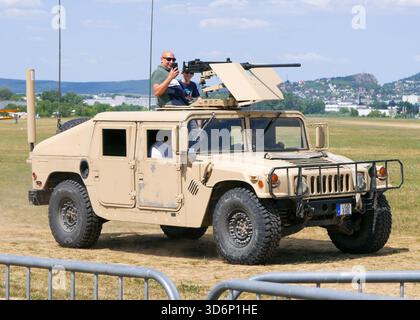 Hmmwv Hummer h1 au spectacle aérien de Budaörs à 2025 avec mitrailleuse Banque D'Images