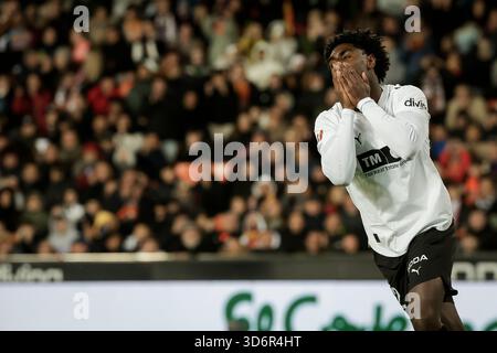 Valencia, Espagne. 21 novembre 2025. THIERRY RENDALL du Valencia CF lors du match de LaLiga entre Valencia CF et Levante UD au stade Mestalla le 21 novembre 2025. ( Credit : Jose Miguel Fernandez/Alamy Live News Banque D'Images
