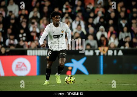 Valencia, Espagne. 21 novembre 2025. THIERRY RENDALL du Valencia CF lors du match de LaLiga entre Valencia CF et Levante UD au stade Mestalla le 21 novembre 2025. ( Credit : Jose Miguel Fernandez/Alamy Live News Banque D'Images
