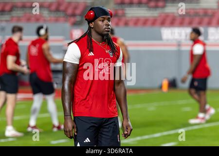 Raleigh, Caroline du Nord, États-Unis. 21 novembre 2025. Le linebacker Wolfpack de NC State KE'VON CARTER (42) lors des échauffements précédant le match de football de la NCAA entre les Florida State Seminoles et le Wolfpack de NC State le 21 novembre 2025 au carter-Finley Stadium à Raleigh, NC. (Crédit image : © Israel Anta via ZUMA Press Wire) USAGE ÉDITORIAL SEULEMENT ! Non destiné à UN USAGE commercial ! Banque D'Images