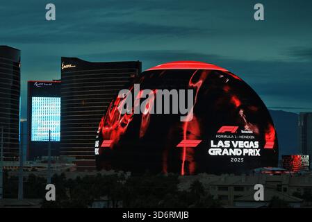 Las Vegas, États-Unis. 21 novembre 2025. Atmosphère du circuit - Las Vegas Sphere. 21.11.2025. Championnat du monde de formule 1, Rd 22, Grand Prix de Las Vegas, Las Vegas, Nevada, États-Unis, jour de qualification. Crédit : James Moy/Alamy Live News Banque D'Images