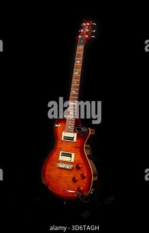 PRS Paul Reed Smith 245 guitare électrique courte échelle. Se 245, guitare coréenne, finition Sunburst, Banque D'Images
