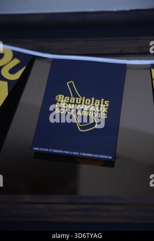 Paris, France. 20 novembre 2025. Illustration - Beaujolais Nouveau 2025. Comme chaque année, le troisième jeudi de novembre est la célébration du Beaujolais Nouveau dans les bars et brasseries de Paris, le 20 novembre 2025, à Paris. Photo de Karim ait Adjedjou/ABACAPRESS.COM crédit : Abaca Press/Alamy Live News Banque D'Images