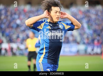 Tokyo, Japon. 22 novembre 2025. L'attaquant du FC Machida Zelvia Yuki Soma fait un geste alors qu'il marque un but contre Vissel Kobe lors de la finale de la Coupe de l'Empereur du Japon de football au stade national du Japon à Tokyo le samedi 22 novembre 2025. Le FC Machida Zelvia a battu Vissel Kobe en finale 3-1 et a remporté la première victoire du championnat. (Photo de Yoshio Tsunoda/AFLO) Banque D'Images